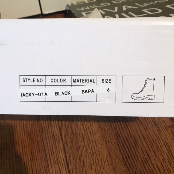 Wild Diva Lounge Boots. Never worn comes with box - Picture 9 of 9